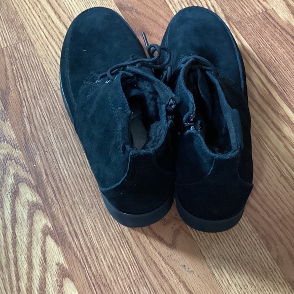 Koolaburra by UGG Men\'s Black Suede Asaiah Chukka Boots Size 8